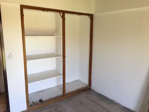 Casa en Venta Dalvian, 4 Dorm, 2 Baños, Jardín, Cochera Pasante