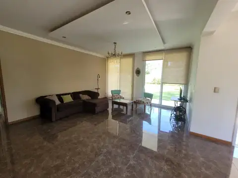 Excelente propiedad en barrio privado