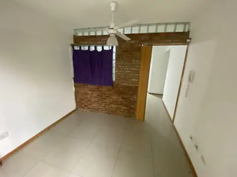 Alquiler  departamento monoambiente con balcón en Barrio Nuestra Señora de Lourdes