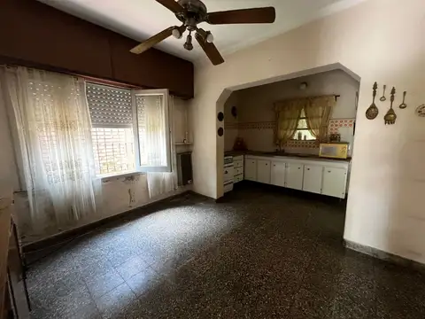 Casa 5 ambientes con 1 baño