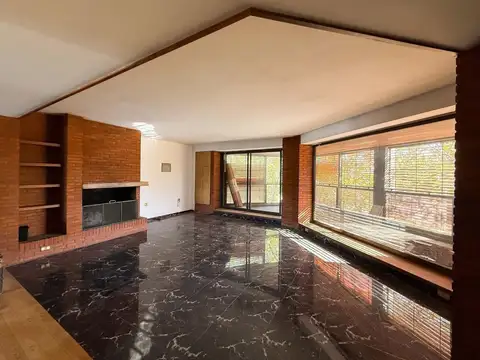 VENTA DE DEPARTAMENTO 4 DOMITORIOS CON BALCON, COCHERA Y BAULERA EN LA PLATA