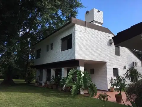 Casa 5 ambientes con 4 baños
