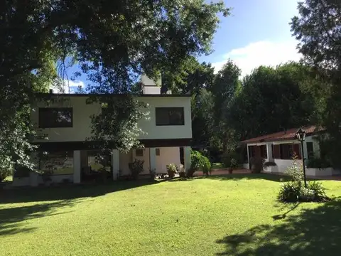 Casa en Venta con 4 cocheras