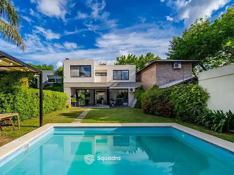 Casa en Venta con 2 cocheras