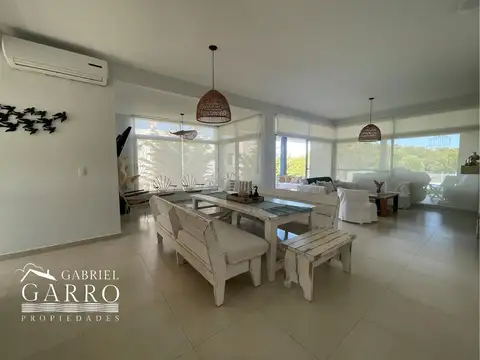 Casa en Alquiler Temporal con 4 cocheras