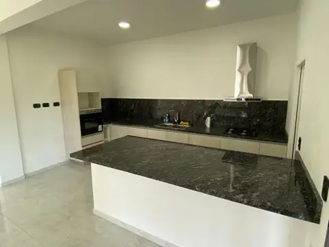 Casa 4 ambientes con 4 baños
