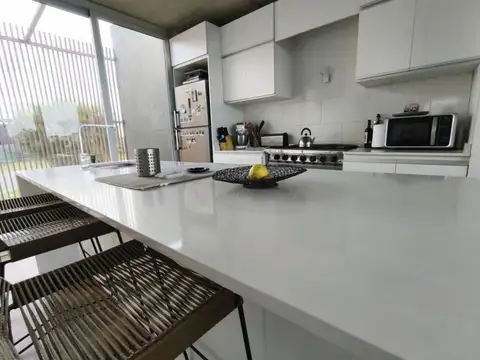 Casa 4 ambientes con 3 baños