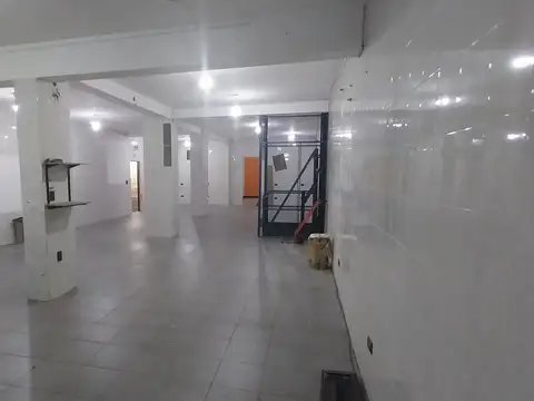 Inmueble de Local 190m2 en P.B. y Oficinas 180m2 en P.A. todo destino