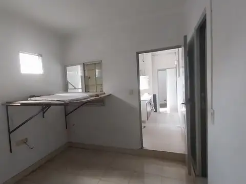 Local en Alquiler en Villa del Parque, USD 2.000