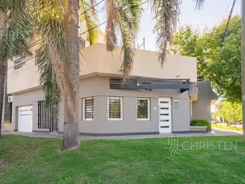 Casa en venta, 2 Dormitorios desarrollada en P.B y Monoambien en P.A