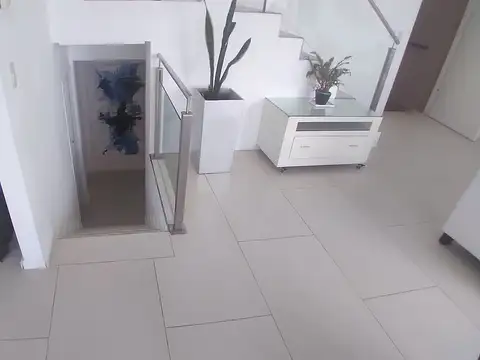 En Venta, depto 5 amb. frente al mar, Villa Gesell, Zona Centro.-