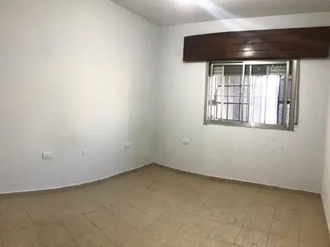 Depto Tipo Casa en Alquiler en San Antonio de Padua, $ 600.000