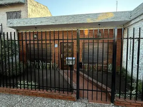 DEAN FUNES al 2500 CASA TIPO CHALET 3 AMBIENTES