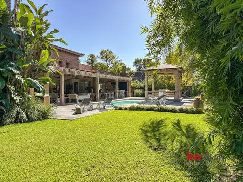 Casa en venta de 6 ambientes en Mayling Club de Campo.