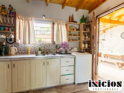 Construcción minimalista con amplios ambientes - C560