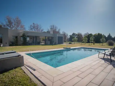 Casa en Venta en Countries y Barrios Cerrados en Luján, USD 204.000