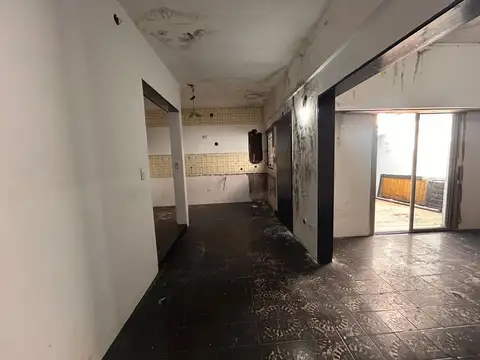 VENTA PH 2 ambientes Wilde a refaccionar