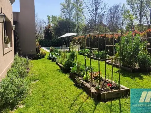 Casa en Alquiler Temporal con 2 cocheras