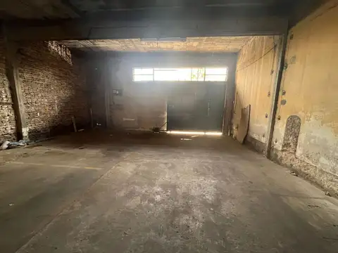 VENTA DEPOSITO/GALPON/COCHERA EN BERNAL