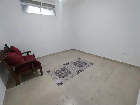 Rafael Castillo 100, Piso PB