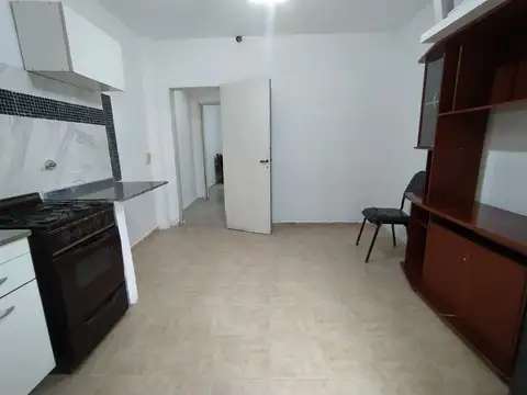 Rafael Castillo 100, Piso PB