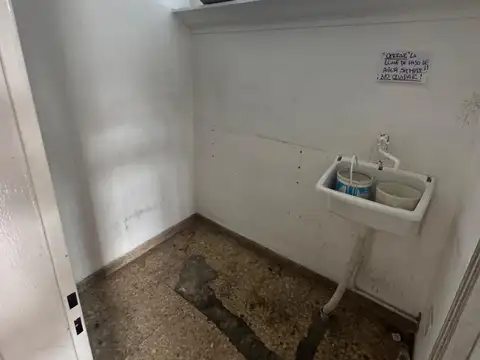 Local en Lomas de Zamora-Hipólito Yrigoyen en esquina