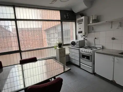 Oficina 6 ambientes con 2 baños