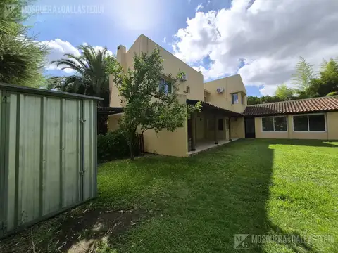 Casa 5 ambientes con 3 baños