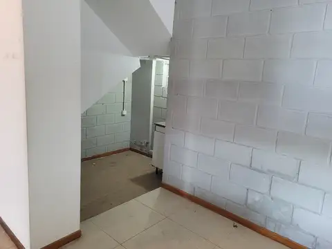 Colectora Este y Avenida Benavídez 100