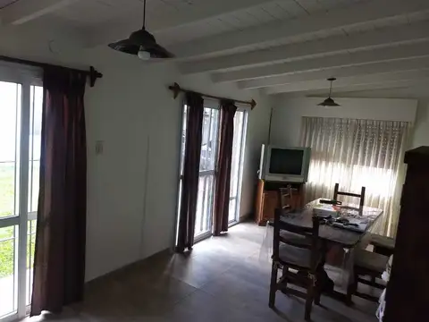 Casa 5 ambientes con 2 baños