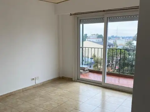 Departamento en Alquiler en Villa Ballester, $ 520.000
