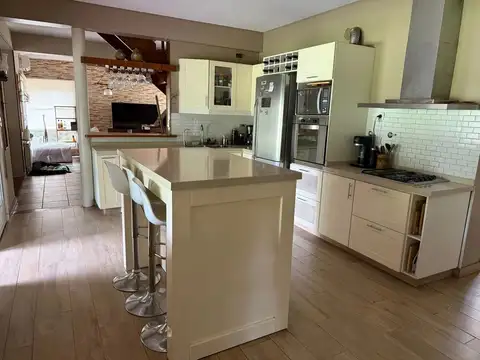 Casa 5 ambientes con 3 baños