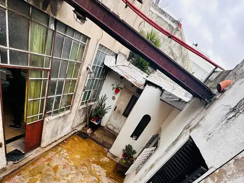 LOTE con dos PH en VILLA LUGANO