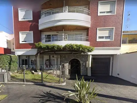 Departamento 3 ambientes amoblado con cochera. Contrato por 24 meses