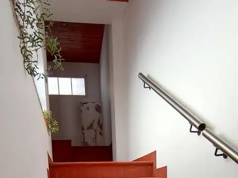 Oficina 10 ambientes con 2 baños