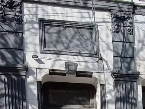 Oficina 10 ambientes con 2 baños