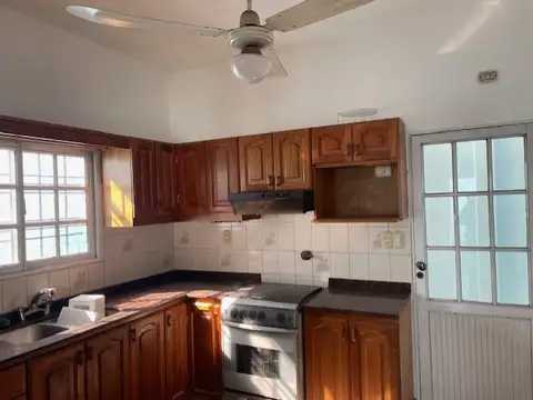 VENTA PH EN BLOCK DE 3 UNIDADES; DOS DPTOS Y UN DEPOSITO.