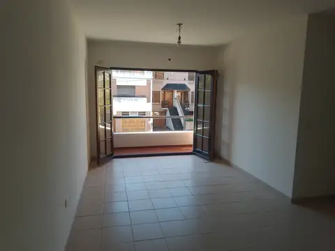 Depto Tipo Casa en Alquiler de 3 ambientes