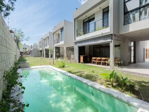 VENTA CASA 4 AMBIENTES PARQUE LELOIR COCHERA