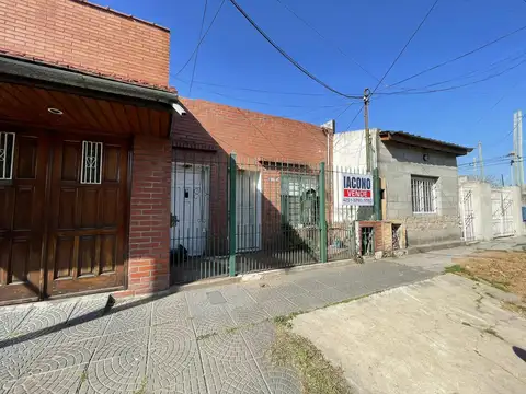 Dante Hipólito Lugo  521 entre L. N. Alem y