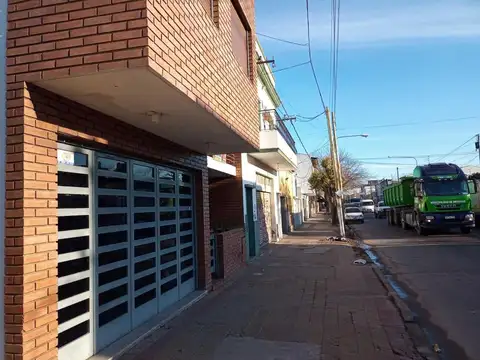 Casa en venta - 4 Dormitorios 2 Baños - Villa Elvira