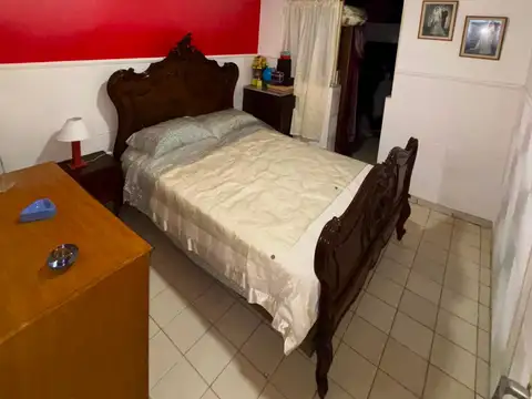 Casa 8 ambientes con 2 baños