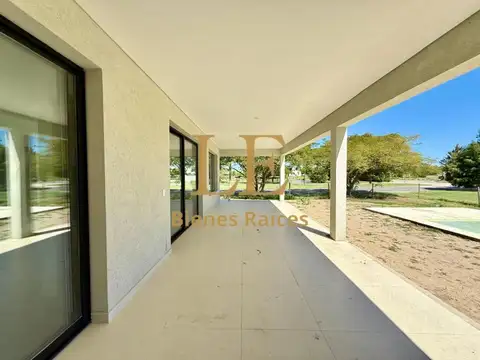 Casa 5 ambientes con 4 baños