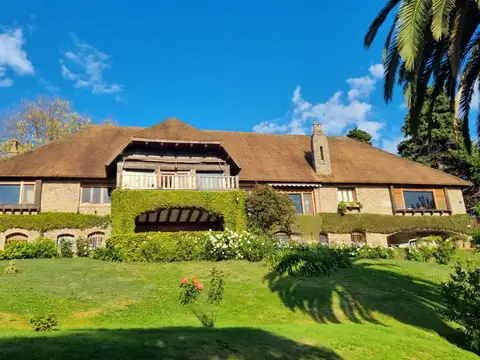 Casa en Alquiler con 5 cocheras