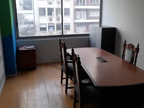 OFICINA AL FRENTE EN ALQUILER AV. CORDOBA 1500 ZONA TRIBUNALES
