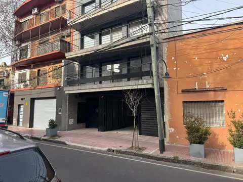 ALQUILER DEPTO DOS AMBIENTES CON TERRAZA PROPIA, EN VICTORIA