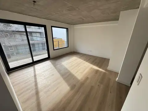 ALQUILER DEPTO DOS AMBIENTES CON TERRAZA PROPIA, EN VICTORIA