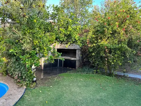 Casa en Venta con 4 cocheras