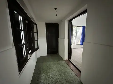 Depto Tipo Casa en Alquiler en Lanus Este, $ 600.000