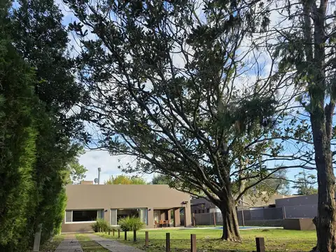 Casa en centro Funes, a metros de Ruta9,  984m2 terreno